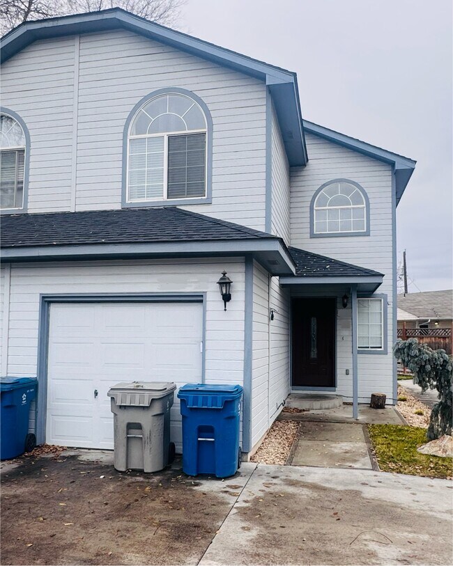 Building Photo - 509 7th St S Unit A