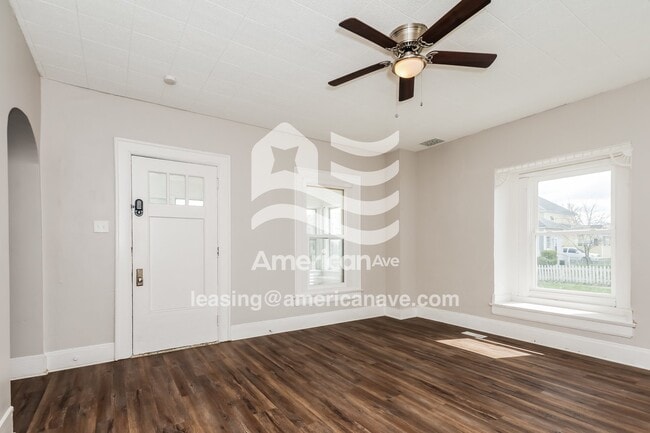 Photo - 709 W Race St