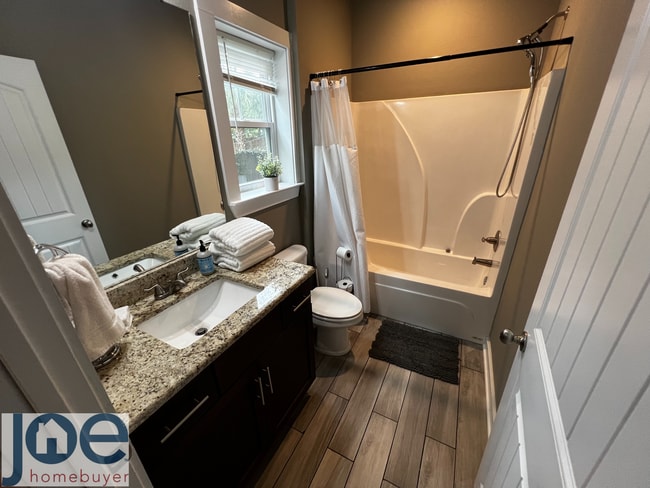 Photo - 2004 W Gregory St