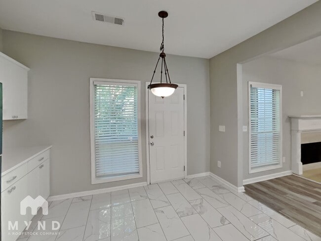 1557 Silver Ridge Dr SW