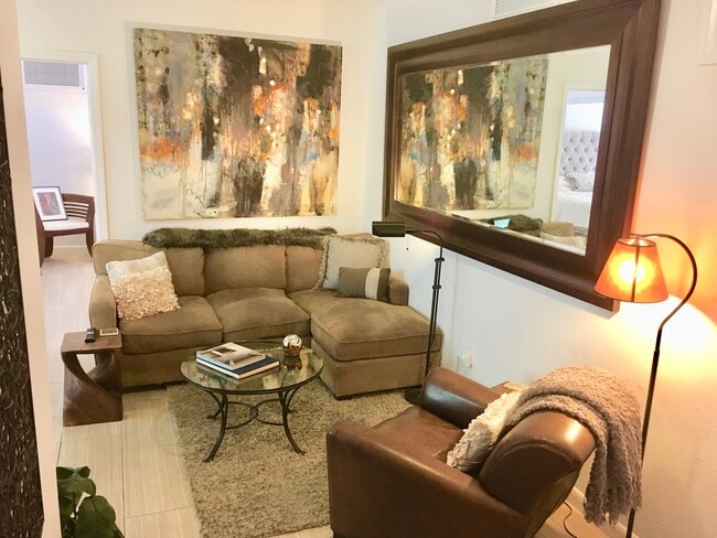 Photo - 521 NE 70th St