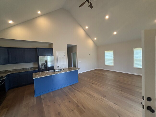 Photo - 210 Cherokee Dr