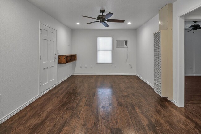 Photo - 162 Mc Dougal Ave