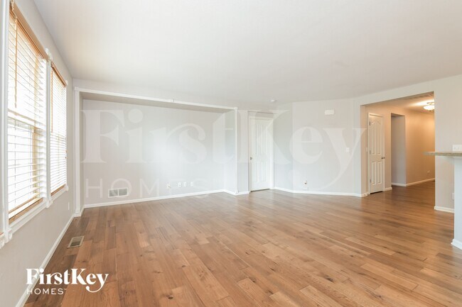 Photo - 800 Lonewolf Cir