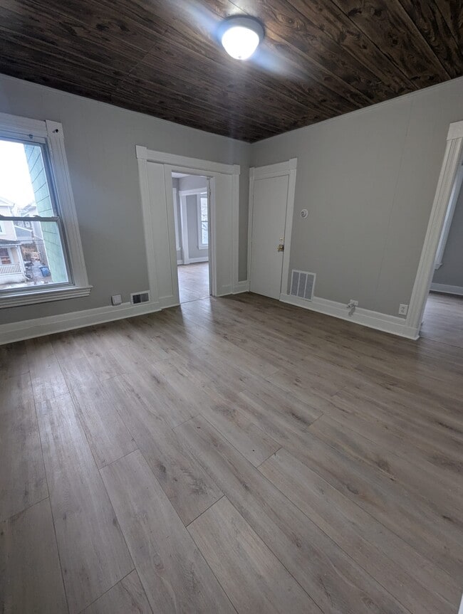Building Photo - 75 Woolsey St Unit 3