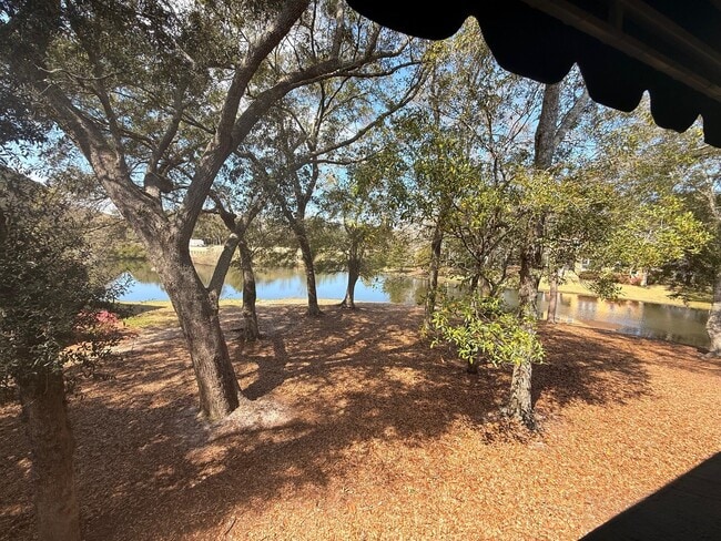 Building Photo - 304 Westlake Ct