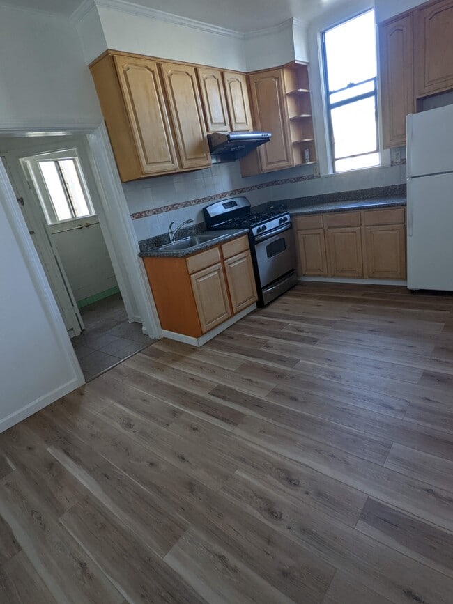Kitchen - 130 Valparaiso St Townhome