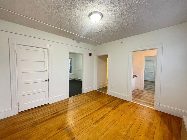 Photo - 457 Beech St Unit 3