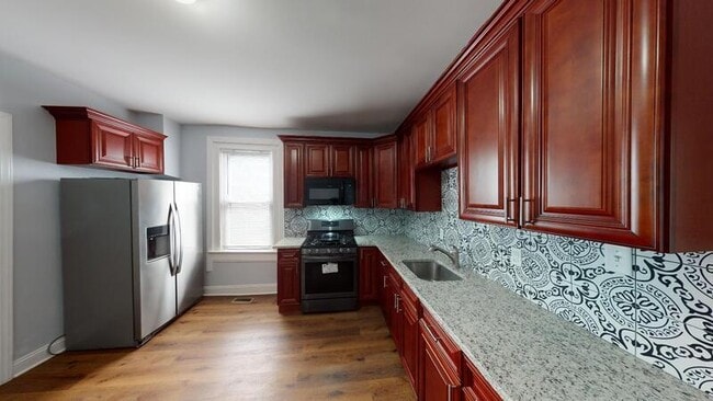 Photo - 706 E 43rd St