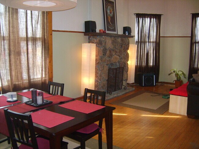 Photo - 2350 W Augusta Blvd