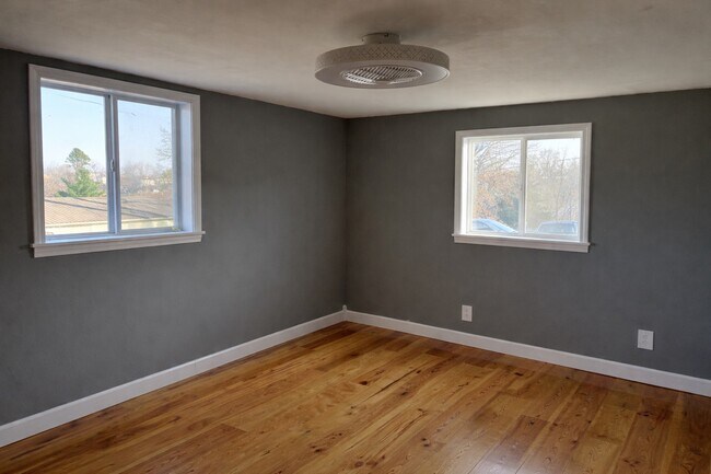 bedroom - 355 S 6th St Unit B