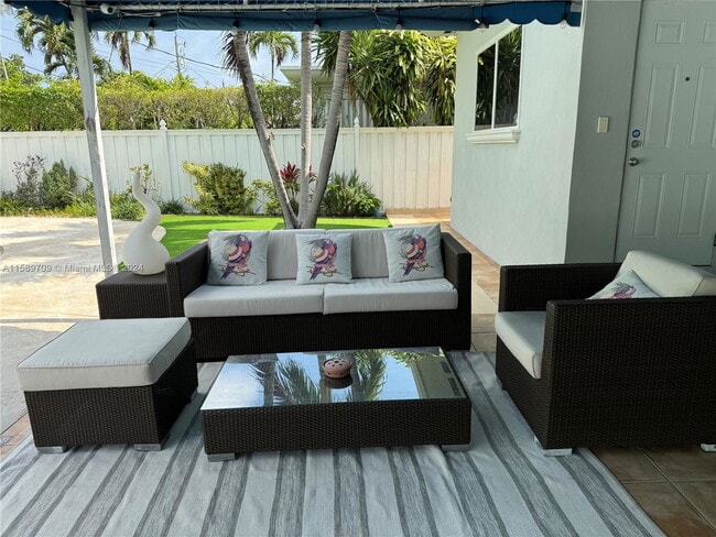 Photo - 1611 71st St