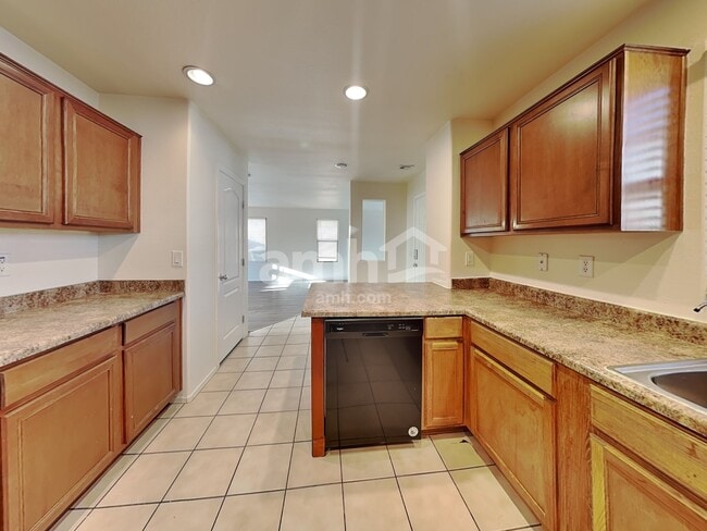 Photo - 3260 E Franklin Ave