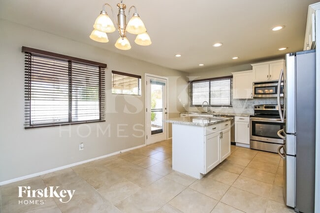 Photo - 320 E Orion St