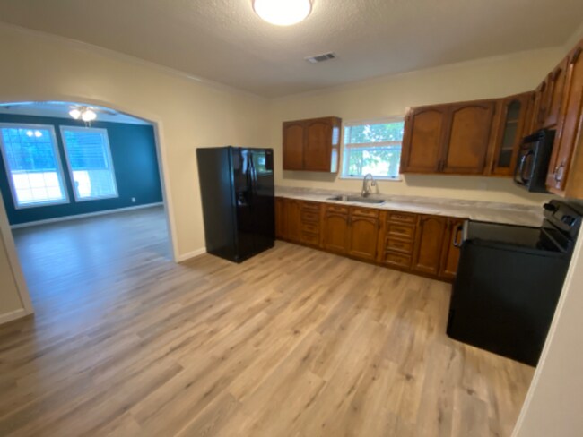 Photo - 103 Short St