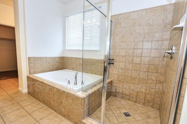 Photo - 208 Blue Pine Ct