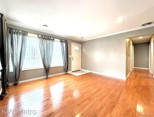Photo - 15925 W 14 Mile Rd