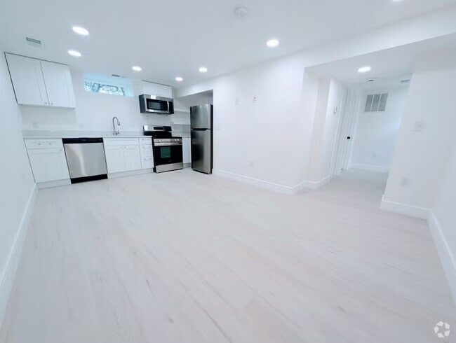 Building Photo - Sunny, fully renovated basement apartment Unit ,  1