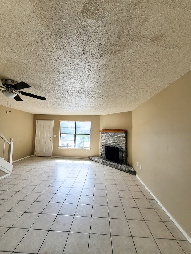 Photo from similar unit - 729 Beverly Ln Unit 729 N Beverly Ln Rental