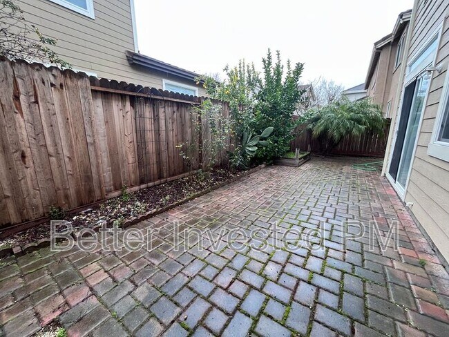 1429 Woodside Cir