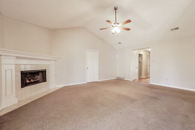 Photo - 7394 Paddock Cove