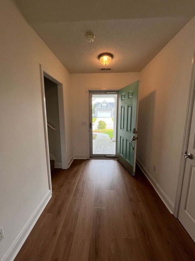 Photo - 642 Hillside Dr