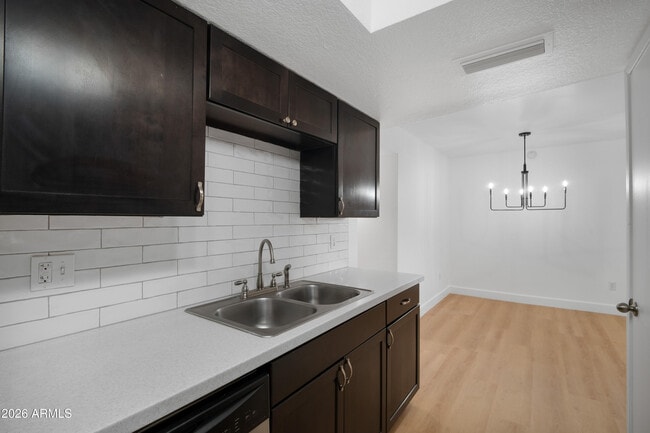 Photo - 729 W Coolidge St Unit 104