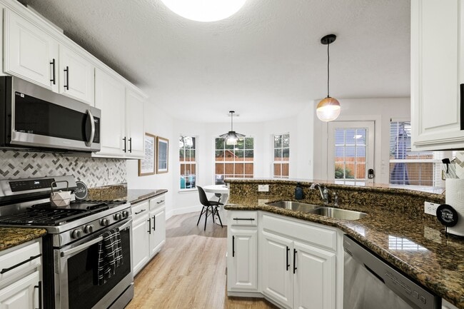 Photo - 1504 W 43rd St