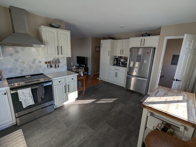 Kitchen - 2519 Lelaray St House