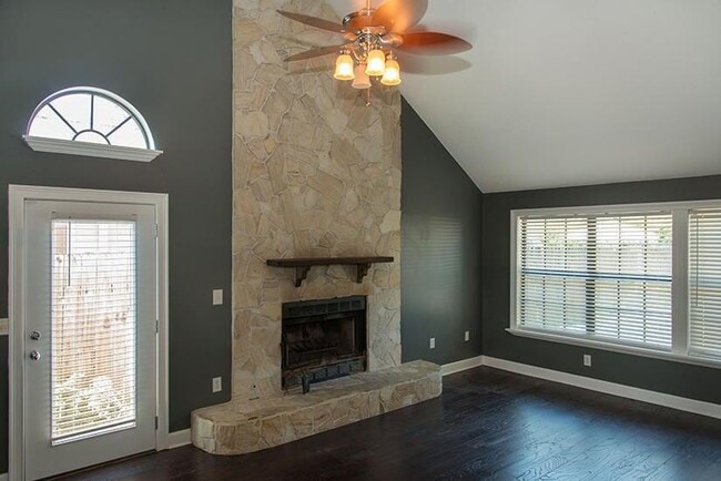 Photo - 1066 Windmill Dr
