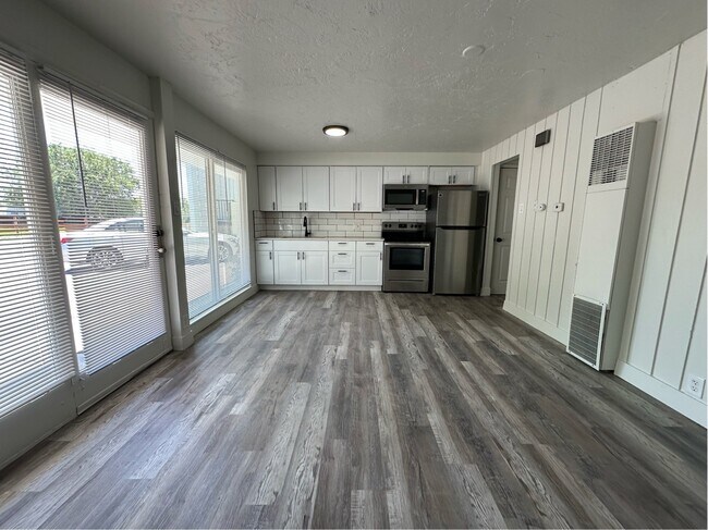 951 N Redwood Rd Unit 5
