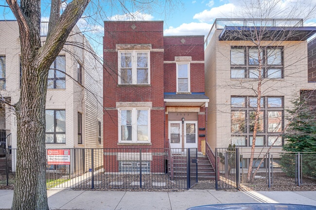 Building Photo - 2333 W Montana St