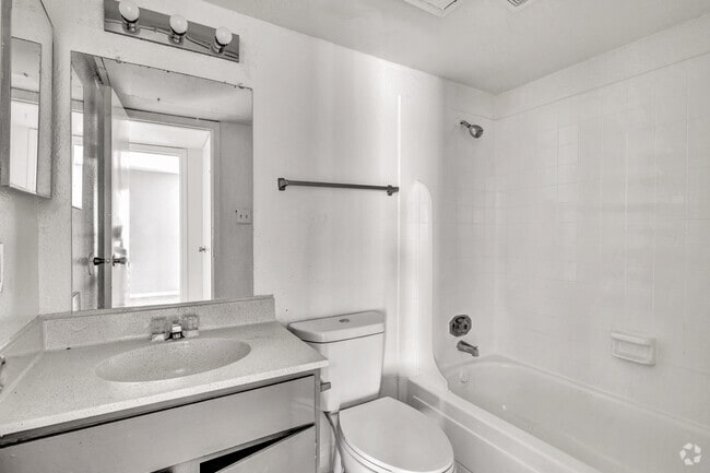 2BR, 2BA - 900SF - Bathroom - Buena Villa Apartments