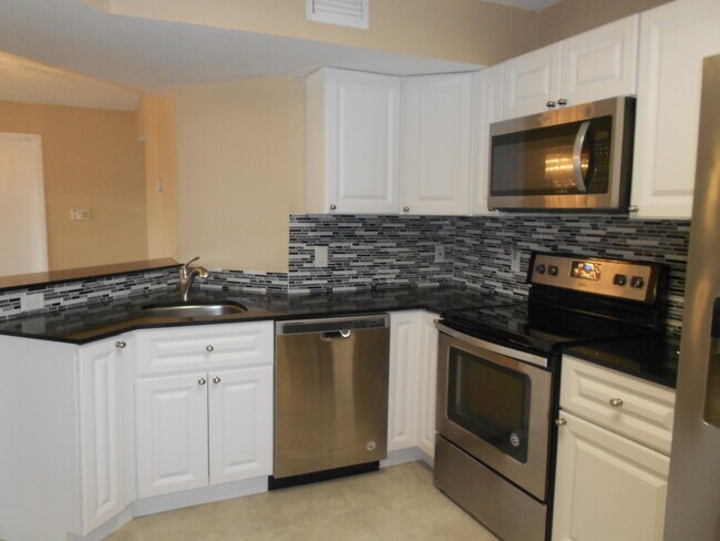 Photo - 8977 Wiles Rd Unidad 203