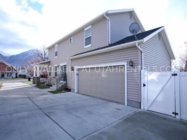 Photo - 466 S 400 W
