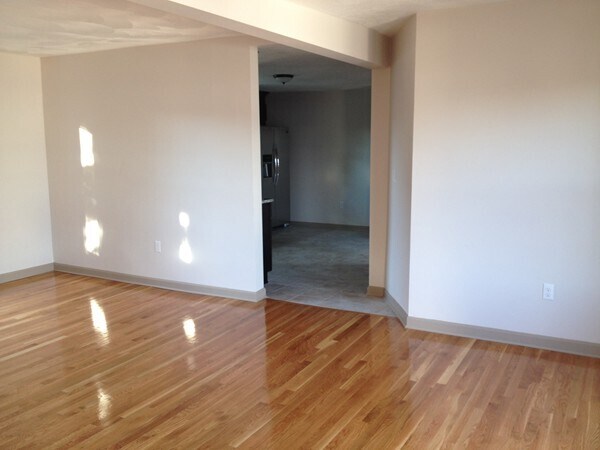 Photo - 585 Broadway Unit 3-bed SOMER