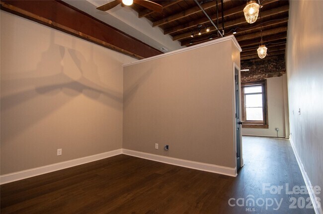 140 W Mountain St Unit 200
