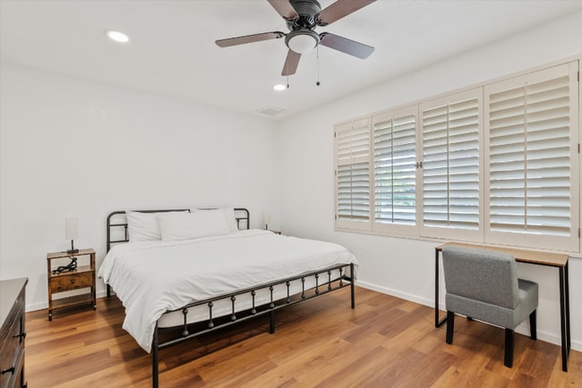 Building Photo - 9632 N 58th Ln Unit Suite