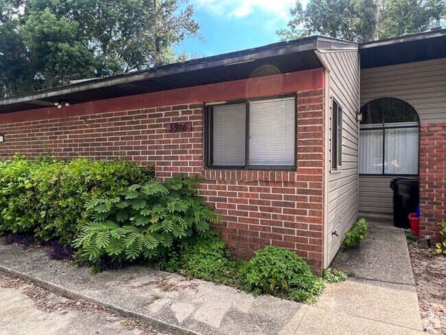Building Photo - 2/2 Flat in Napier Oaks available August 1! Rental