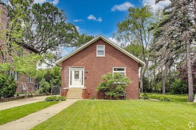 Building Photo - 36 E Touhy Ave Rental
