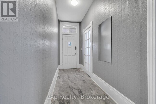 Photo - 174 William St