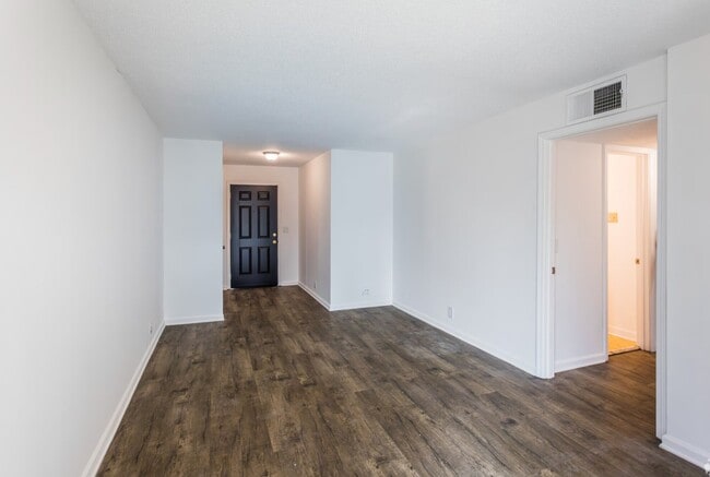 608 Jack Warner NE Pkwy Unit 2 Bedroom