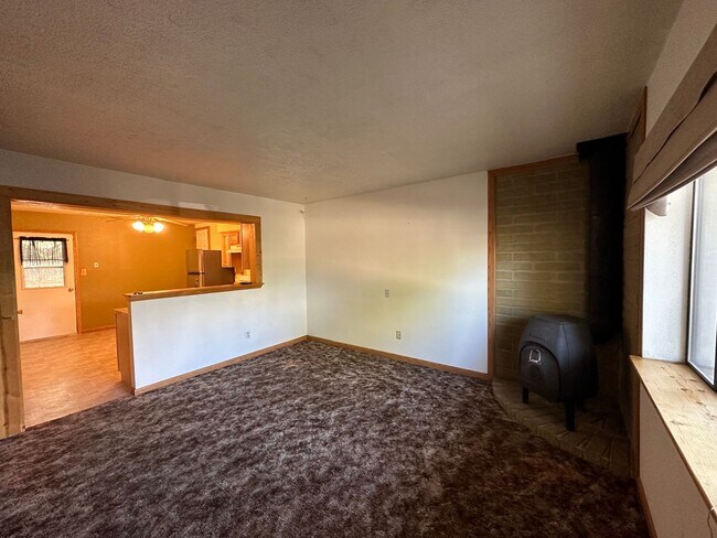 Photo - 3 bedroom 1.5 bathroom townhouse for rent ...