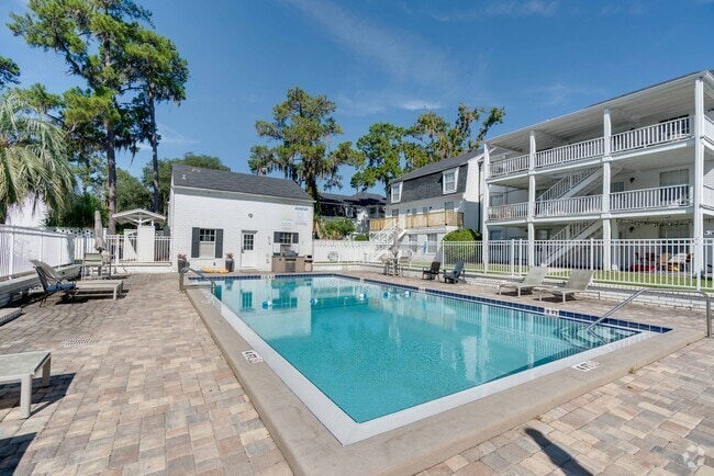 Williamsburg Village Apartments