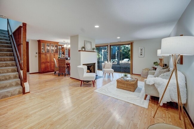 Building Photo - 546 Great Elm Way