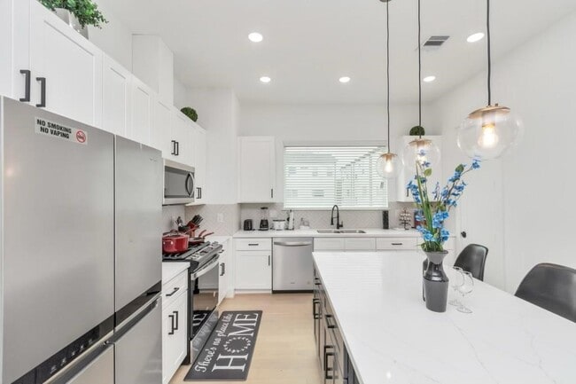 Photo - 2722 Anita St