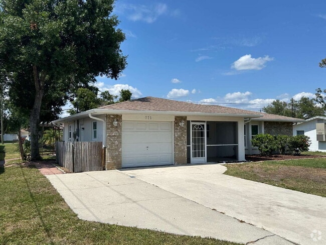 Building Photo - Updated 2 Bedroom, 2 Bathroom Home with St...