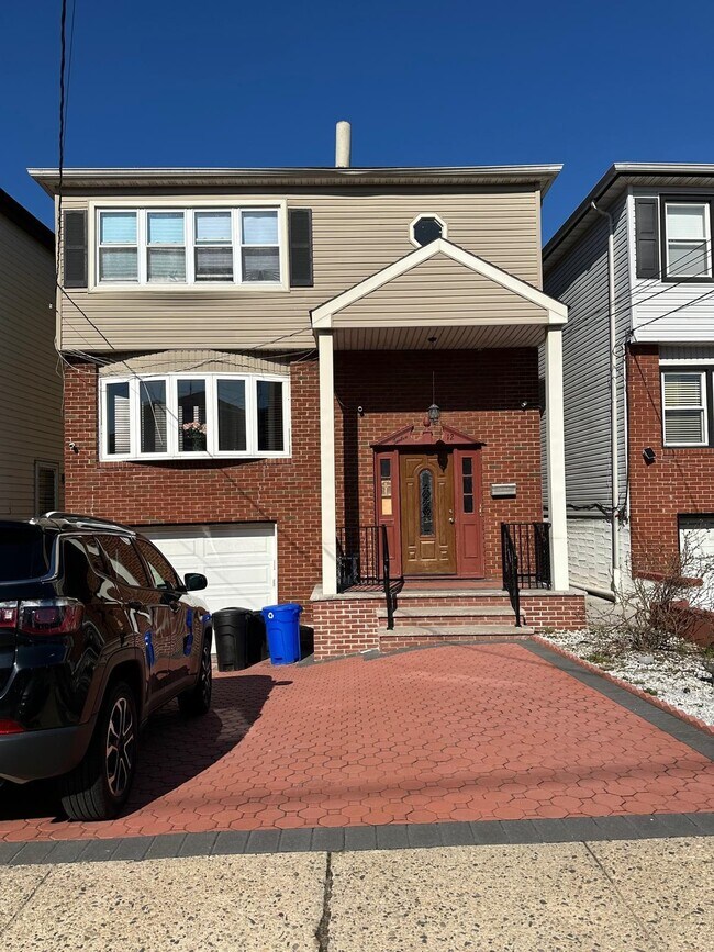 Building Photo - 12 Colonial Dr Unit 2