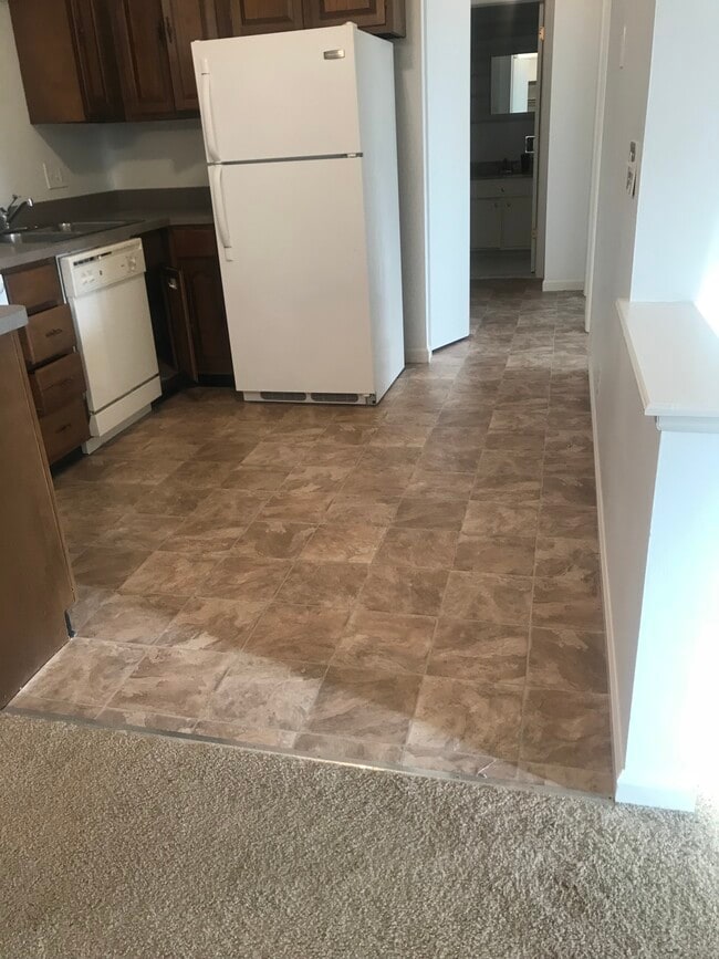 Cresthaven Apartments