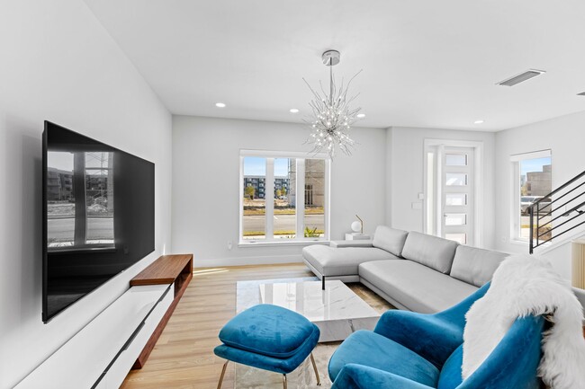 Building Photo - Exclusive Townhome in The Vue at Celebration Pointe